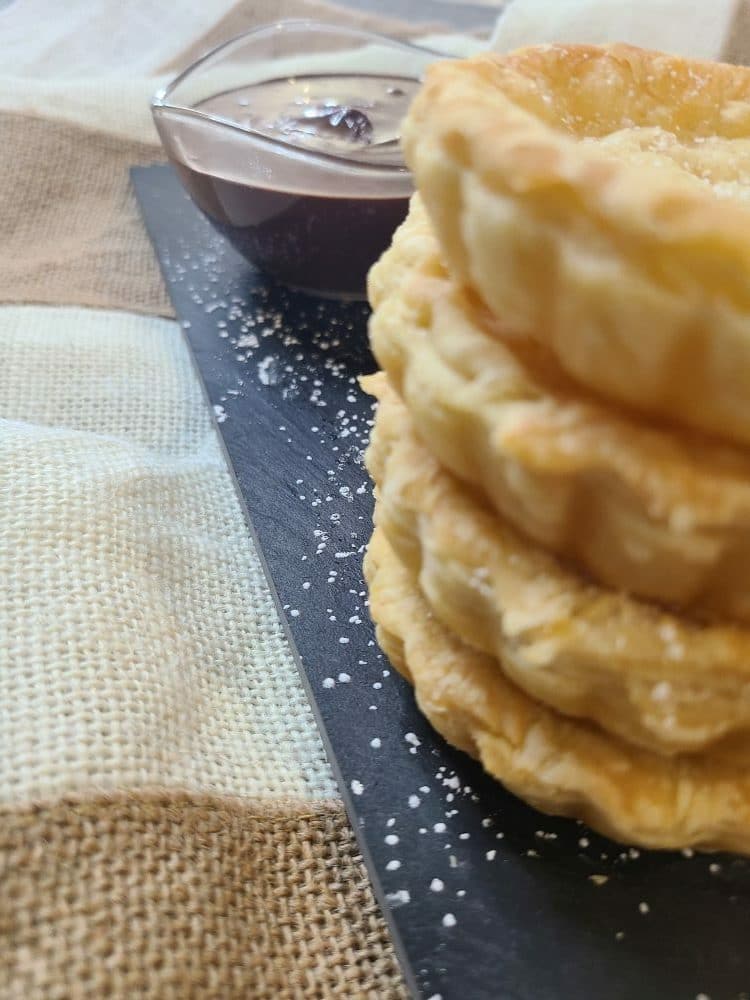 Puff pastry and hazelnut spread