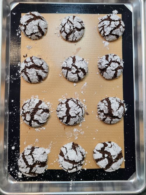 Chocolate crinkle cookies baked