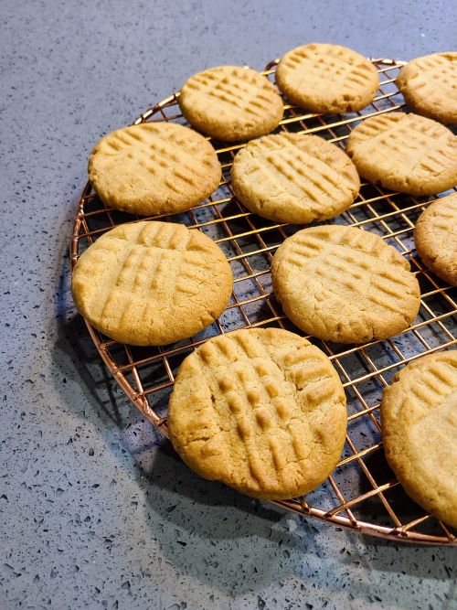 Cooling peanut butter cookies