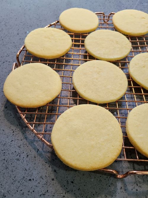 Cooling sugar cookies