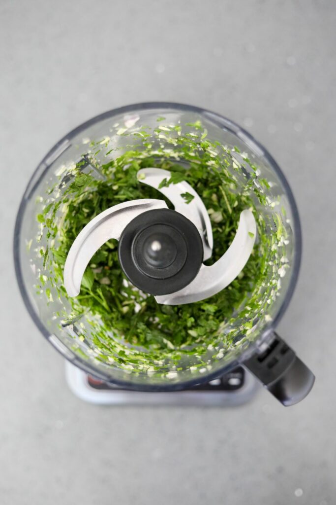 Food processor with minced ingredients
