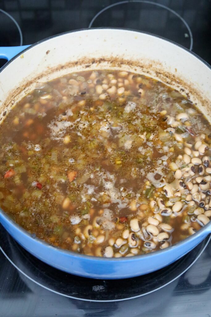 Cooked southern black-eyed peas in a Dutch oven