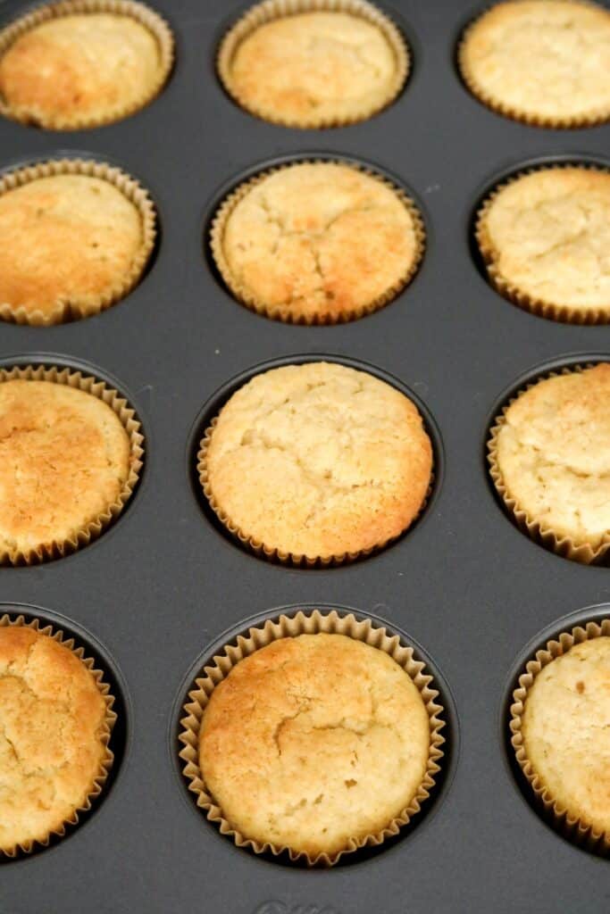 Cooling cupcakes in a muffin tin