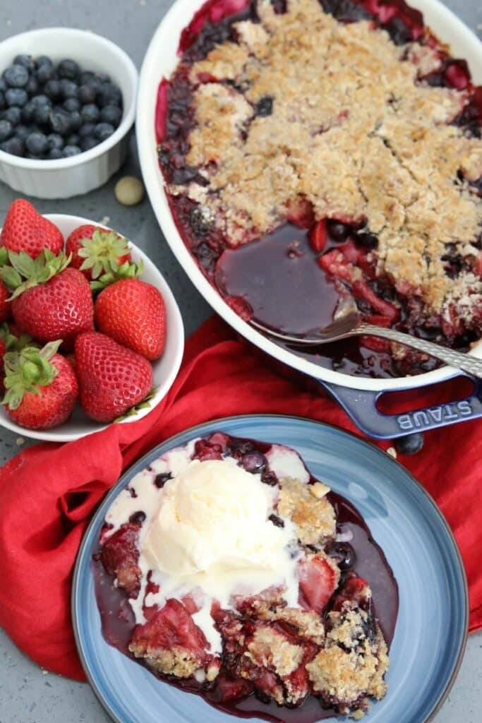 A serving of strawberry and blueberry crisp